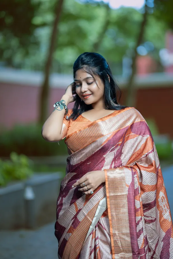 Aarathi_Maroon_&_Yellow_–_Aarti_Glow_Diwali_Special_|_Soft_Tussar_Silk_Saree_with_Digital_Print,_Checks_Design_Saree_&_Digital_Print_Blouse