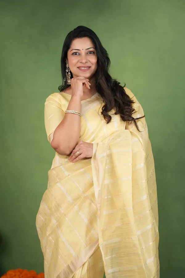 Soft_Linen_Cotton_Silk_sarees_with_Beautiful_Weaving__Zari_Butti_Design_With_Attractive_Border_&_Rich_Pallu__And_Running__Plain_Blouse_With_Tassels