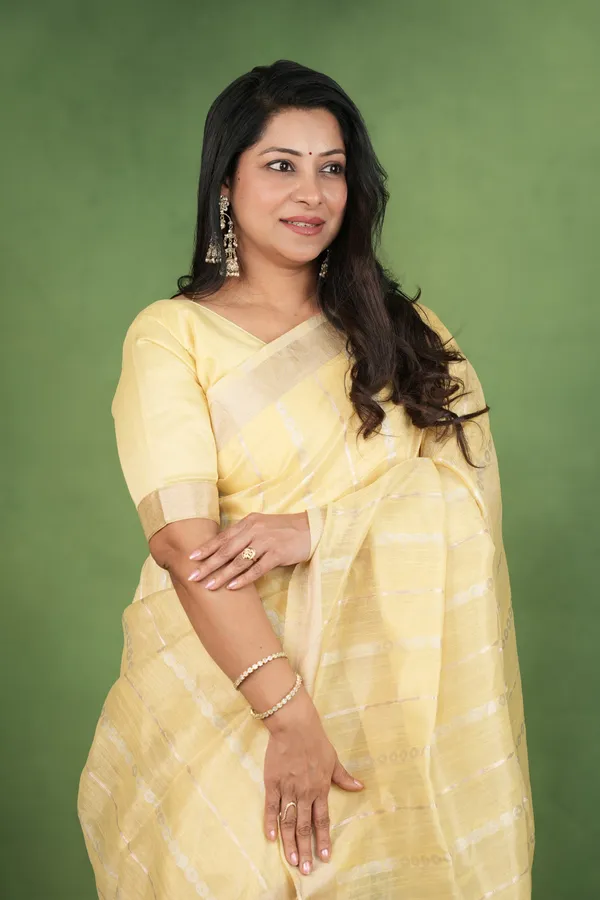Soft_Linen_Cotton_Silk_sarees_with_Beautiful_Weaving__Zari_Butti_Design_With_Attractive_Border_&_Rich_Pallu__And_Running__Plain_Blouse_With_Tassels