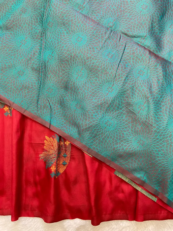 Premium_Soft_Silk_sarees_with_Beautiful_Weaving_Zari_With_Attractive_Two_Tone_Design_And_Weaving_Design_Blouse_With_Tassels