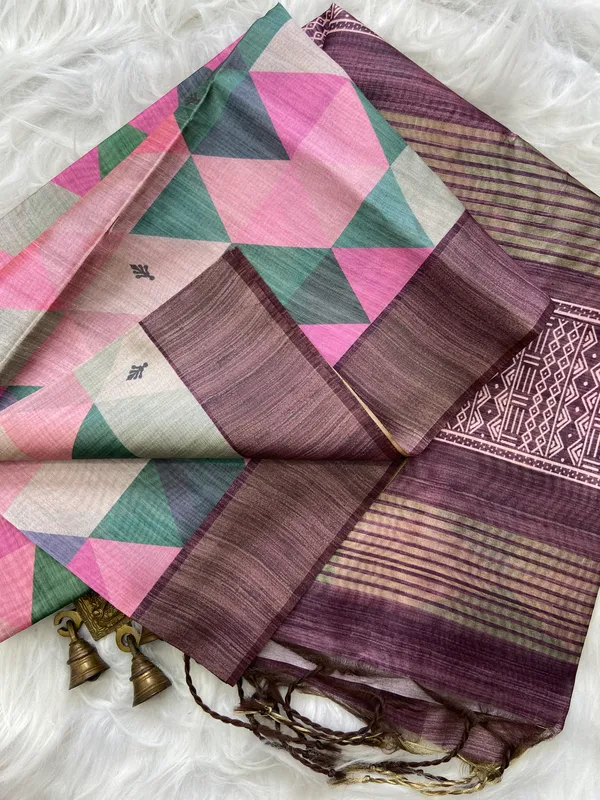 Soft_Tussar_Silk_sarees_with_Beautiful_Print_With_Attractive_Border_And_Contrast_Print_Blouse_With_Tassels