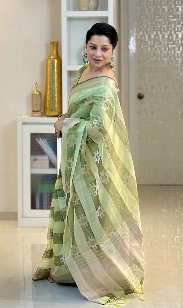 Yatika_Green_–_Diwali_Special_|_Soft_Tissue_Silk_Saree_with_Weaving_Zari_Work,_Border_&_Rich_Pallu_&_Running_Blouse_with_Tassels