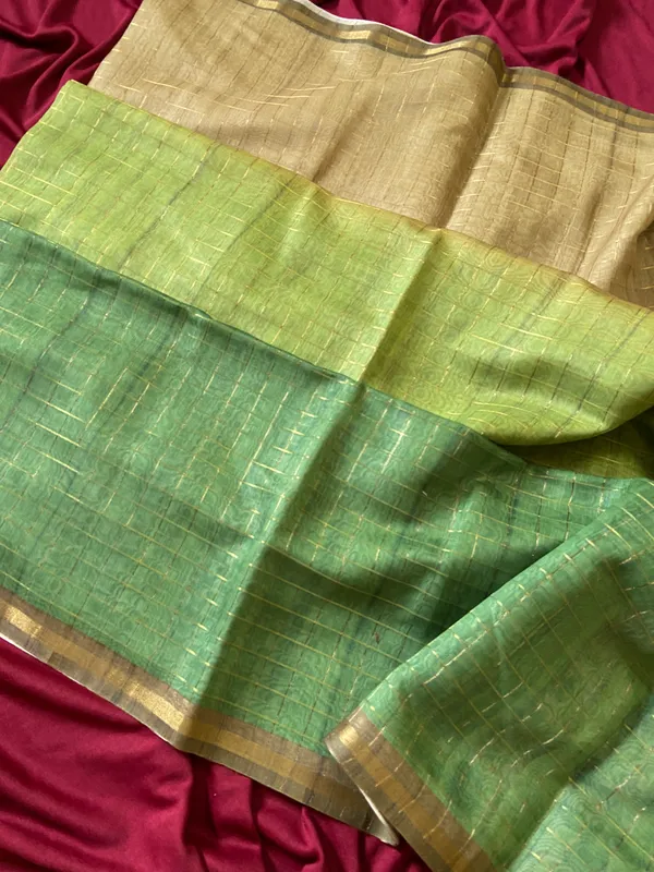 Soft_Semi_Tussar_Silk_sarees_with_Beautiful_Digital_Print_With_Attractive_Border_And_Contrast_Print_Blouse_With_Tassels