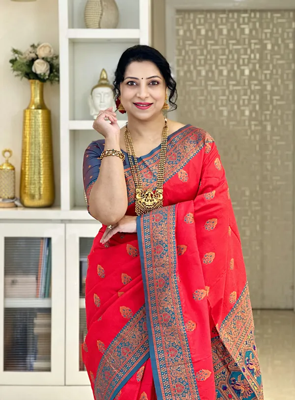 Artha_Red_–_Prosperous_Wedding_Special_|_Premium_Soft_Paithani_Silk_Saree_with_Weaving_Pattern,_Rich_Pallu_&_Border_&_Weaving_Blouse_with_Tassels