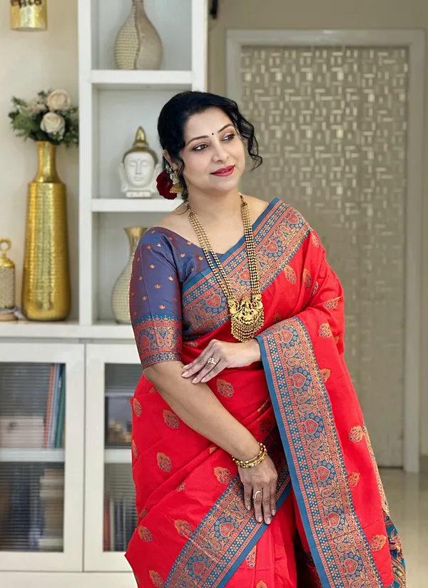 Artha_Red_–_Prosperous_Wedding_Special_|_Premium_Soft_Paithani_Silk_Saree_with_Weaving_Pattern,_Rich_Pallu_&_Border_&_Weaving_Blouse_with_Tassels