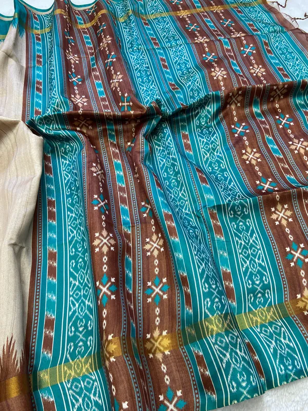 Vamika_Coffee_Brown_&_Rama_Green_–_Divine_Navratri_Special_|_Soft_Tussar_Silk_Saree_with_Print,_Border_&_Contrast_Print_Blouse_with_Tassels