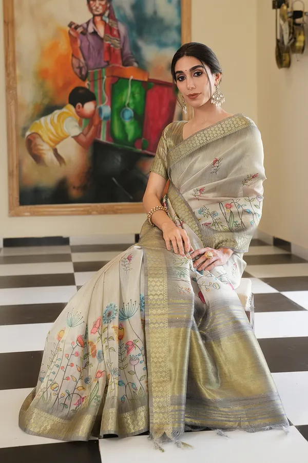 Soft_Tissue_Silk_sarees_with_Beautiful_Digital_Print_With_Attractive_Border_&_Rich_Pallu_With_Sequence_And_Contrast_Print_Blouse_With_Tassels