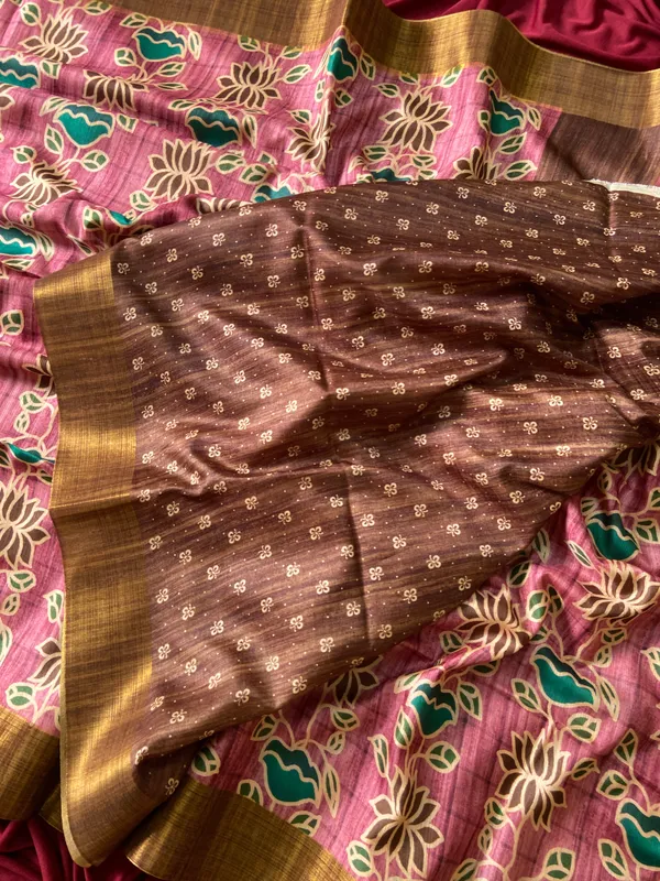Soft_Tussar_Silk_sarees_with_Beautiful_Digital_Print_With_Attractive_Border_And_Contrast_Print_Blouse_With_Tassels