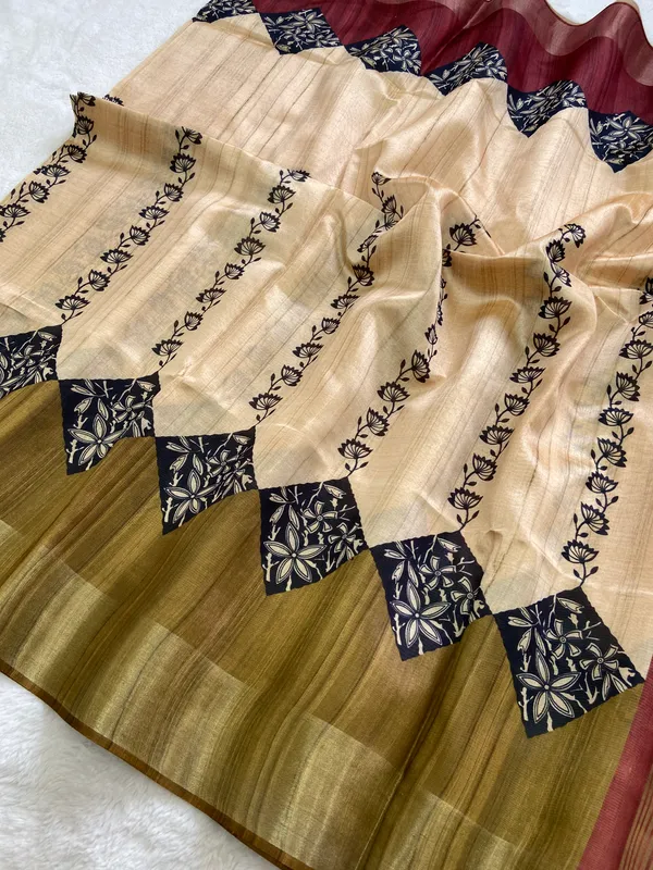 Soft_Tussar_Silk_sarees_with_Beautiful_Print_With_Attractive_Border_And_Contrast_Print_Blouse_With_Tassels