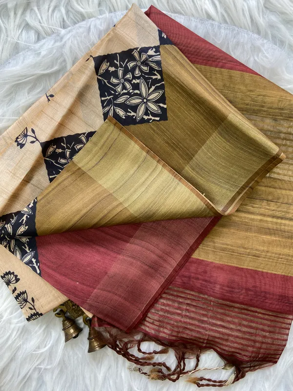 Soft_Tussar_Silk_sarees_with_Beautiful_Print_With_Attractive_Border_And_Contrast_Print_Blouse_With_Tassels
