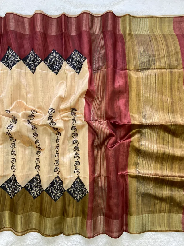 Soft_Tussar_Silk_sarees_with_Beautiful_Print_With_Attractive_Border_And_Contrast_Print_Blouse_With_Tassels