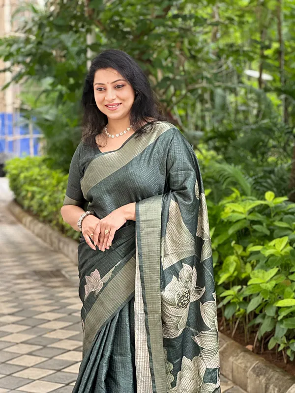 Suhasini_Green_–_Smiling_Aesthetic_Edit_for_You_|_Soft_Tussar_Silk_Saree_with_Digital_Print,_Checks_Design_Saree_&_Digital_Print_Blouse_with_Tassels