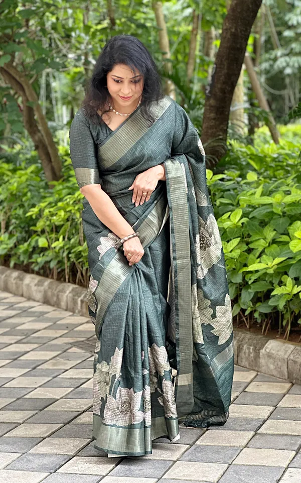 Suhasini_Green_–_Smiling_Aesthetic_Edit_for_You_|_Soft_Tussar_Silk_Saree_with_Digital_Print,_Checks_Design_Saree_&_Digital_Print_Blouse_with_Tassels