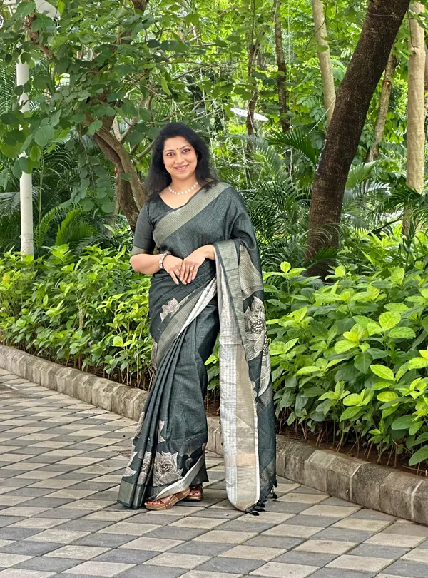 Suhasini_Green_–_Smiling_Aesthetic_Edit_for_You_|_Soft_Tussar_Silk_Saree_with_Digital_Print,_Checks_Design_Saree_&_Digital_Print_Blouse_with_Tassels