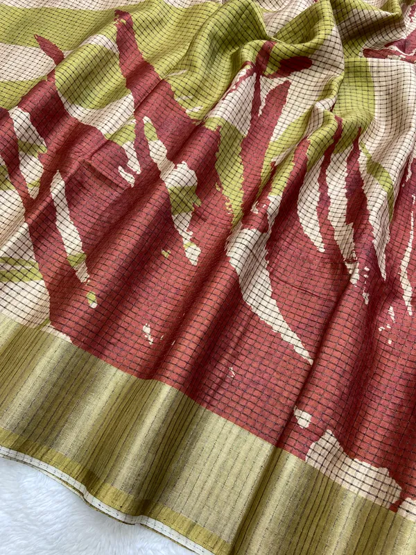 Aarathi_Maroon_&_Green_–_Aarti_Glow_Diwali_Special_|_Soft_Tussar_Silk_Saree_with_Digital_Print,_Checks_Design_Saree_&_Digital_Print_Blouse