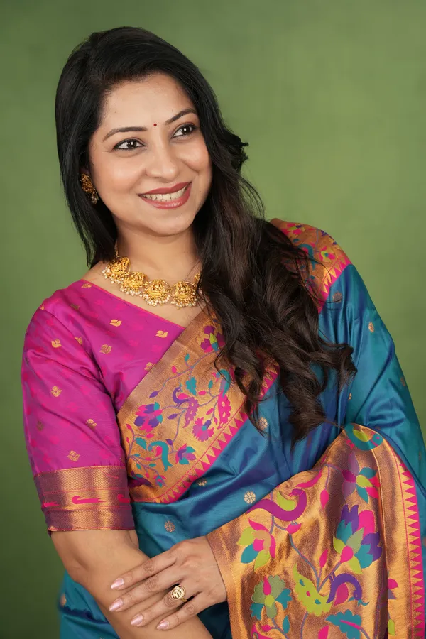 Premium_Soft_Paithani_Silk_sarees_With_Beautiful_Weaving_Pattern_With_Attractive_Rich_Pallu_And_Border_And_Weaving_Blouse_With_Tassels