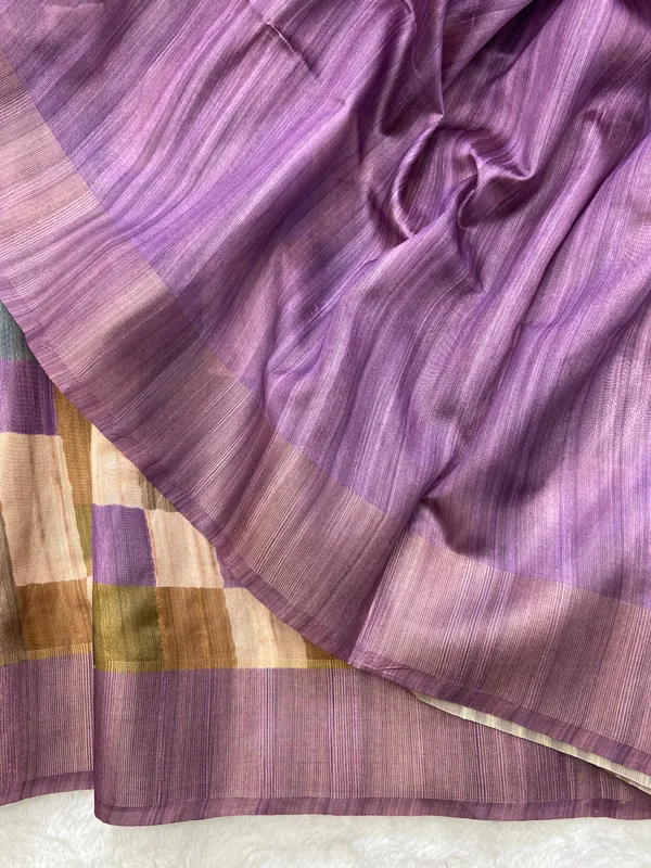 Soft_Tussar_Silk_sarees_with_Beautiful_Print_With_Attractive_Border_And_Contrast_Print_Blouse_With_Tassels