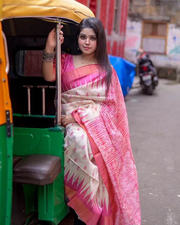 Soft_Tussar_Silk_sarees_with_Beautiful_Print_With_Attractive_Border_And_Contrast_Print_Blouse_With_Tassels