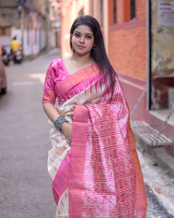 Soft_Tussar_Silk_sarees_with_Beautiful_Print_With_Attractive_Border_And_Contrast_Print_Blouse_With_Tassels