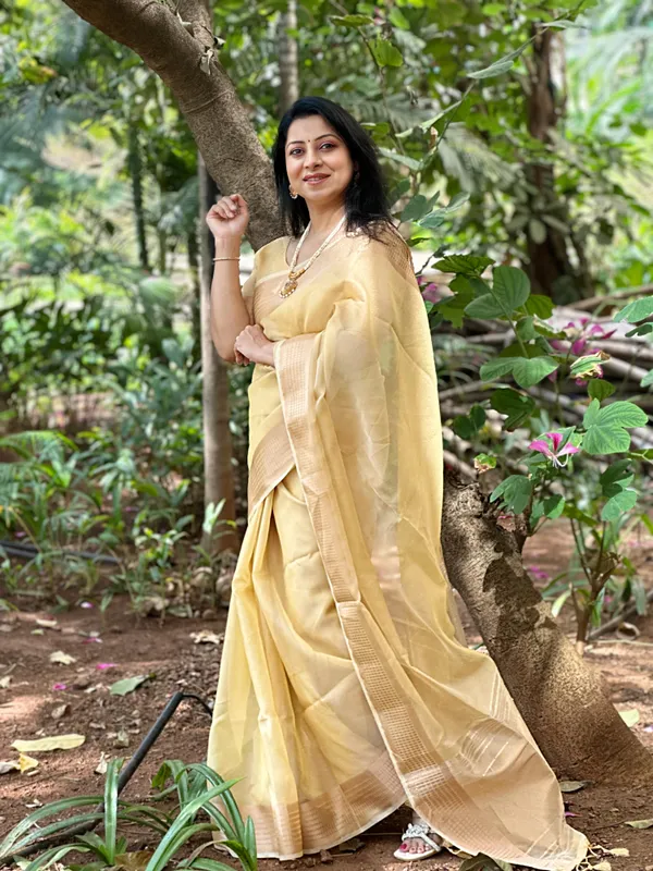 Soft_Tissue_Silk_sarees_with_Beautiful_Weaving_With_Attractive_Border_&_Rich_Pallu_With_Sequence_And_Running_Blouse_With_Tassels