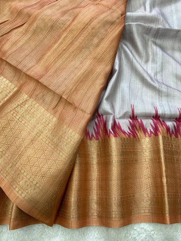 Nikita_Orange_–_Victorious_Aesthetic_Edit_for_You_|_Soft_Kota_Saree_with_Print,_Pallu_&_Contrast_Print_Blouse_with_Tassels