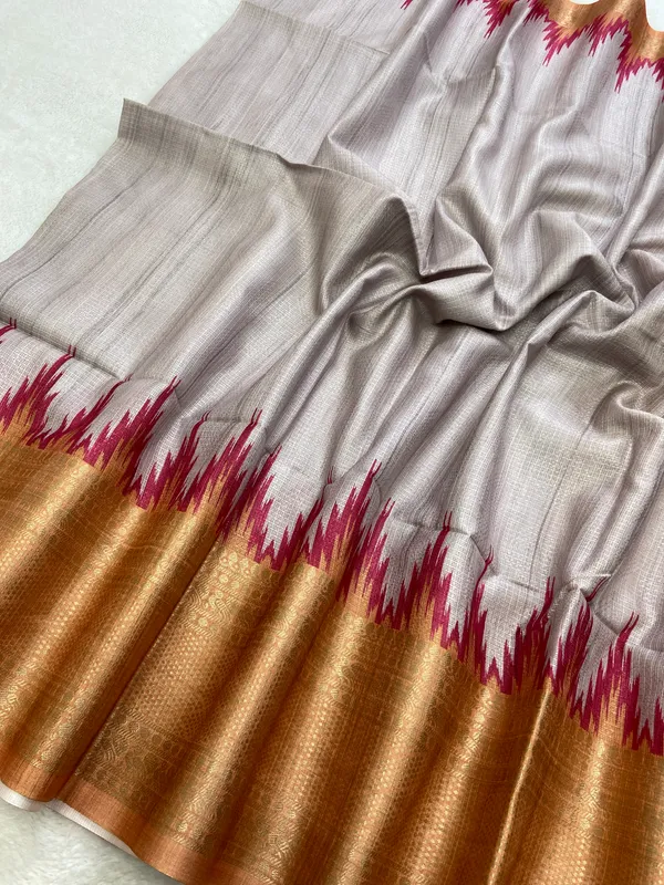 Nikita_Orange_–_Victorious_Aesthetic_Edit_for_You_|_Soft_Kota_Saree_with_Print,_Pallu_&_Contrast_Print_Blouse_with_Tassels