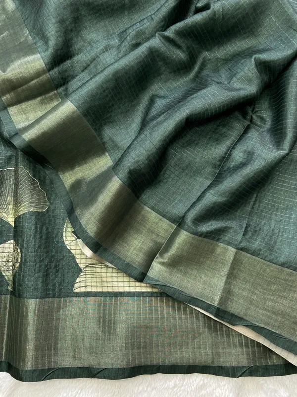 Suhasini_Green_–_Smiling_Aesthetic_Edit_for_You_|_Soft_Tussar_Silk_Saree_with_Digital_Print,_Checks_Design_Saree_&_Digital_Print_Blouse_with_Tassels