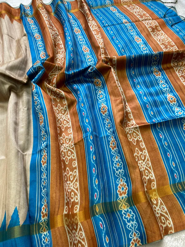 Soft_Tussar_Silk_sarees_with_Beautiful_Print_With_Attractive_Border_And_Contrast_Print_Blouse_With_Tassels