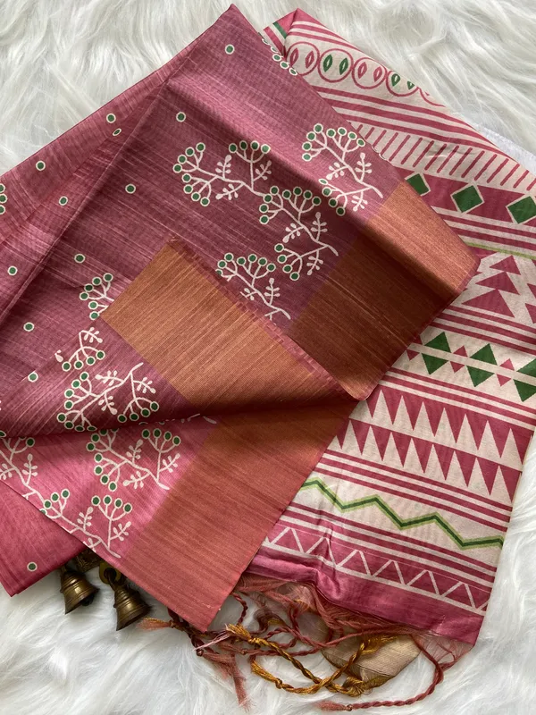 Lilavati_Peach_No.4_–_Charming_Aesthetic_Edit_for_You_|_Soft_Tussar_Silk_Saree_with_Print,_Border_&_Contrast_Print_Blouse_with_Tassels