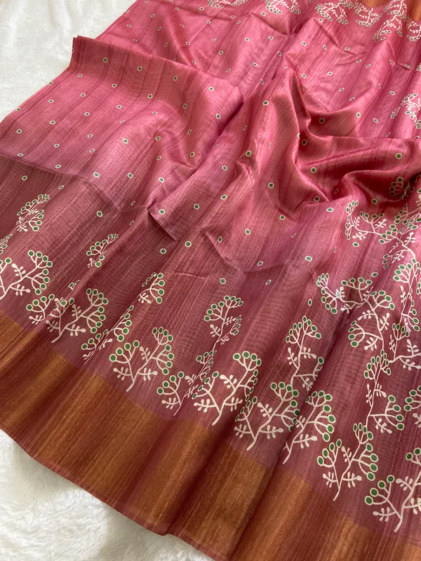 Lilavati_Peach_No.4_–_Charming_Aesthetic_Edit_for_You_|_Soft_Tussar_Silk_Saree_with_Print,_Border_&_Contrast_Print_Blouse_with_Tassels