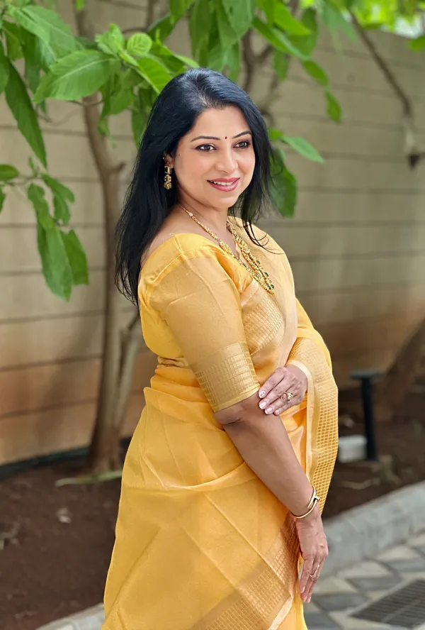 Soft_Tissue_Silk_sarees_with_Beautiful_Weaving_With_Attractive_Border_&_Rich_Pallu_With_Sequence_And_Running_Blouse_With_Tassels