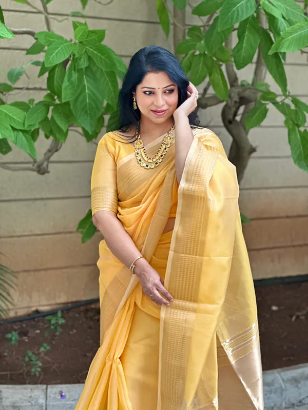 Soft_Tissue_Silk_sarees_with_Beautiful_Weaving_With_Attractive_Border_&_Rich_Pallu_With_Sequence_And_Running_Blouse_With_Tassels