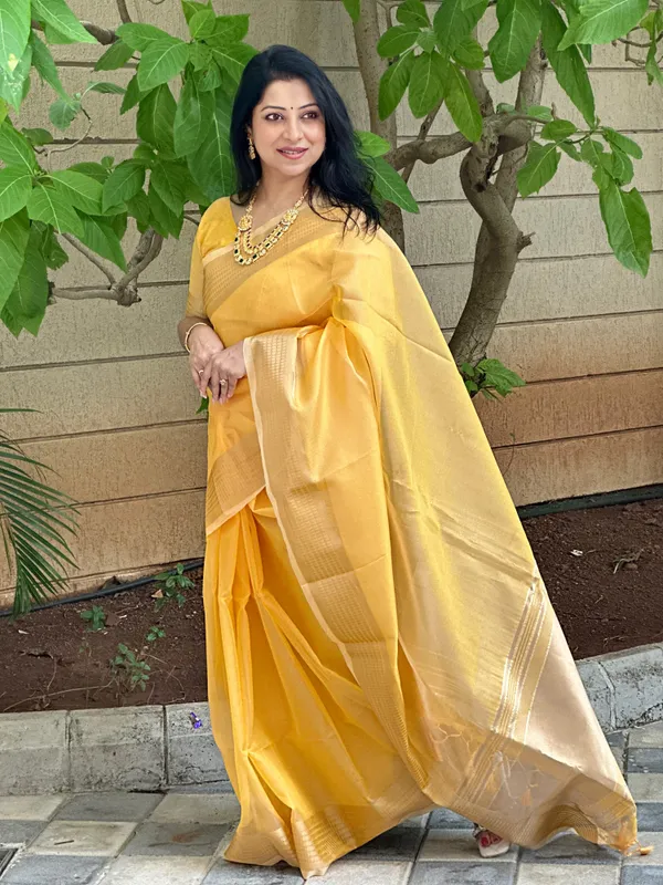 Soft_Tissue_Silk_sarees_with_Beautiful_Weaving_With_Attractive_Border_&_Rich_Pallu_With_Sequence_And_Running_Blouse_With_Tassels
