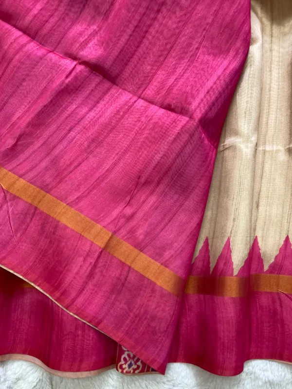 Soft_Tussar_Silk_sarees_with_Beautiful_Print_With_Attractive_Border_And_Contrast_Print_Blouse_With_Tassels