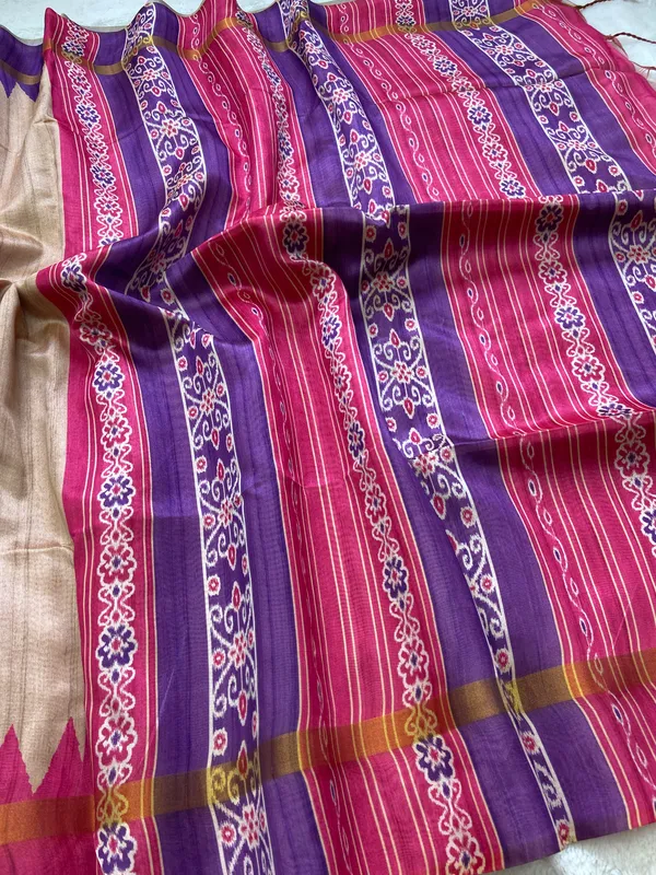 Soft_Tussar_Silk_sarees_with_Beautiful_Print_With_Attractive_Border_And_Contrast_Print_Blouse_With_Tassels