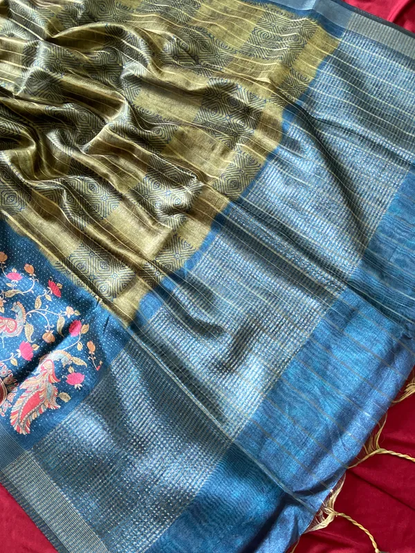 Soft_Semi_Tussar_Silk_sarees_with_Beautiful_Digital_Print_With_Attractive_Border_And_Contrast_Print_Blouse_With_Tassels