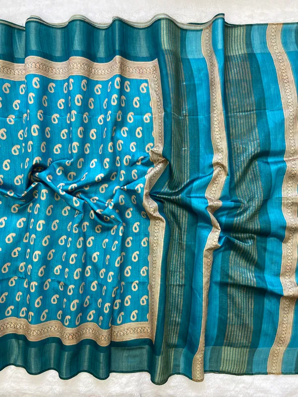 Mahika_Rama_Green_–_Navratri_Special_|_Soft_Tussar_Silk_Saree_with_Print,_Border_&_Contrast_Print_Blouse_with_Tassels
