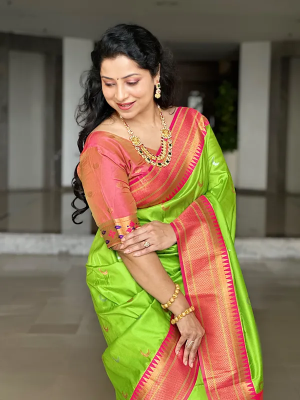 Rajeshri_Parrot_Green_–_Royal_Wedding_Special_|_Premium_Soft_Paithani_Silk_Saree_with_Weaving_Pattern,_Rich_Pallu_&_Border_&_Weaving_Blouse