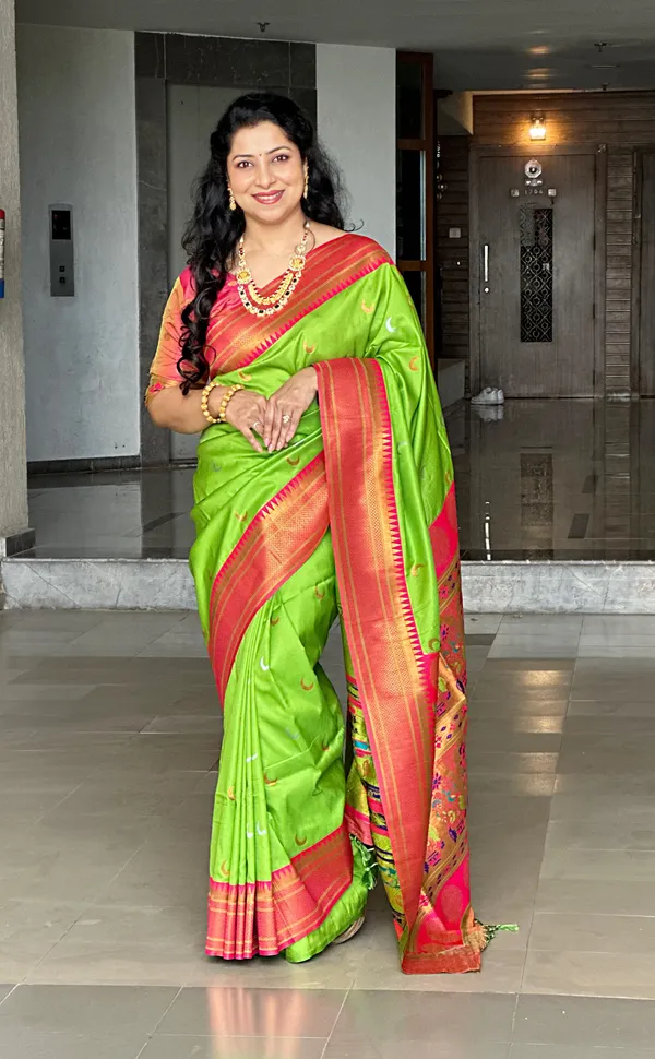 Rajeshri_Parrot_Green_–_Royal_Wedding_Special_|_Premium_Soft_Paithani_Silk_Saree_with_Weaving_Pattern,_Rich_Pallu_&_Border_&_Weaving_Blouse