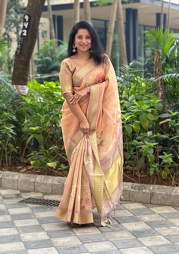 Soft_Tissue_Silk_sarees_with_Beautiful_Digital_Print_With_Attractive_Border_&_Rich_Pallu_With_Sequence_And_Contrast_Print_Blouse_With_Tassels