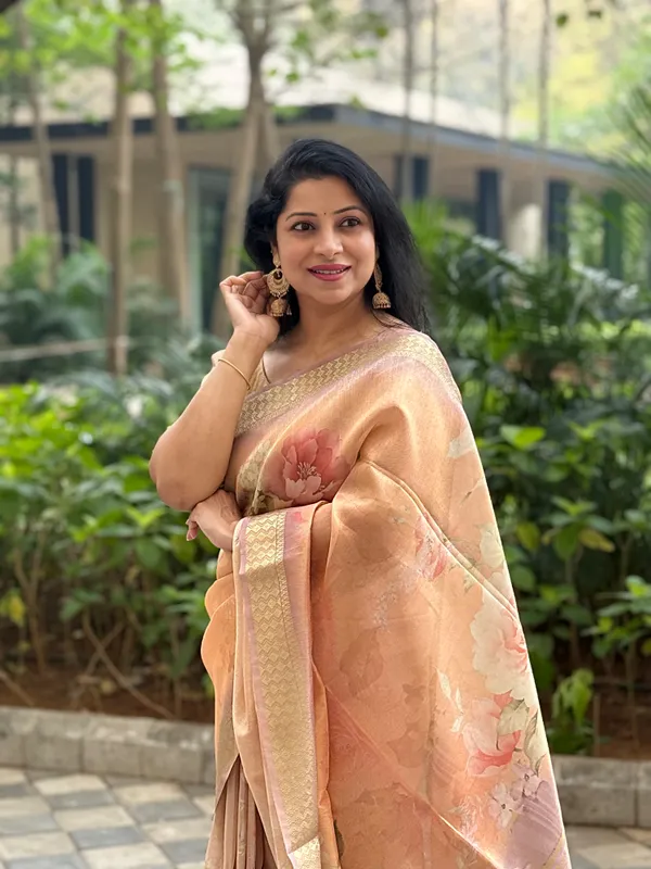 Soft_Tissue_Silk_sarees_with_Beautiful_Digital_Print_With_Attractive_Border_&_Rich_Pallu_With_Sequence_And_Contrast_Print_Blouse_With_Tassels