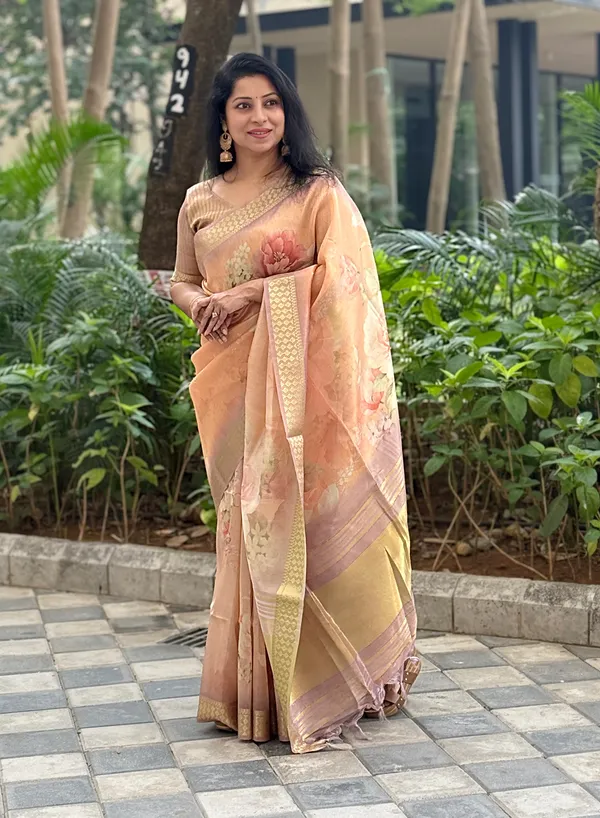 Soft_Tissue_Silk_sarees_with_Beautiful_Digital_Print_With_Attractive_Border_&_Rich_Pallu_With_Sequence_And_Contrast_Print_Blouse_With_Tassels
