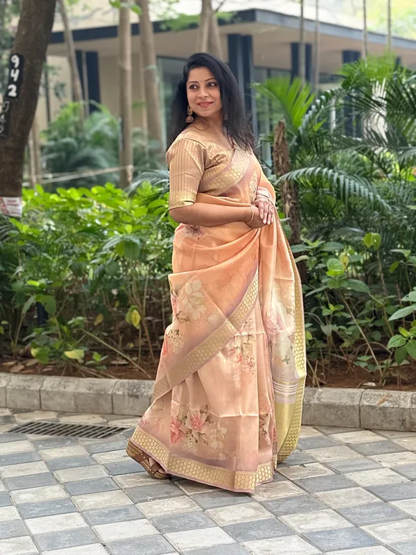 Soft_Tissue_Silk_sarees_with_Beautiful_Digital_Print_With_Attractive_Border_&_Rich_Pallu_With_Sequence_And_Contrast_Print_Blouse_With_Tassels
