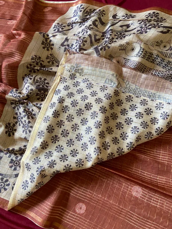 Soft_Semi_Tussar_Silk_sarees_with_Beautiful_Digital_Print_With_Attractive_Border_And_Contrast_Print_Blouse_With_Tassels
