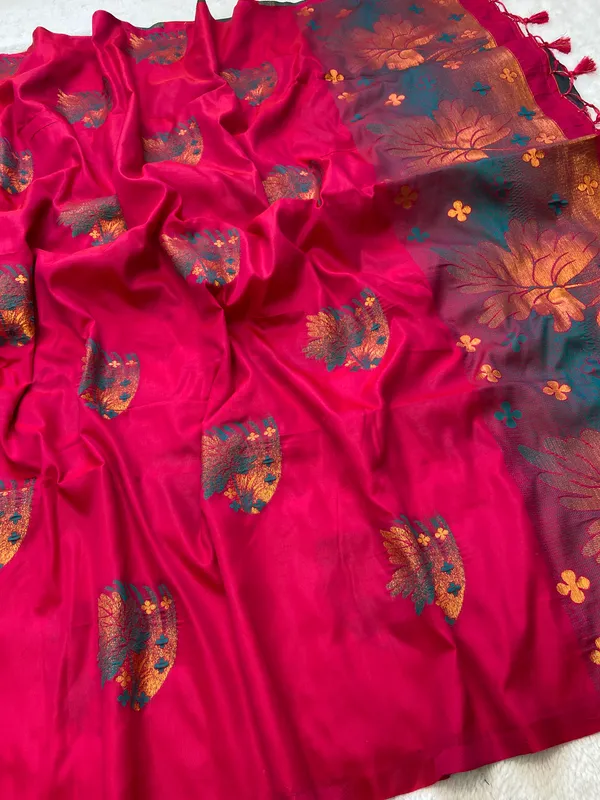 Premium_Soft_Silk_sarees_with_Beautiful_Weaving_Zari_With_Attractive_Two_Tone_Design_And_Weaving_Design_Blouse_With_Tassels