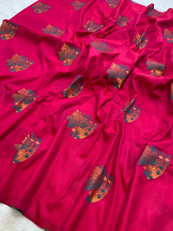Premium_Soft_Silk_sarees_with_Beautiful_Weaving_Zari_With_Attractive_Two_Tone_Design_And_Weaving_Design_Blouse_With_Tassels