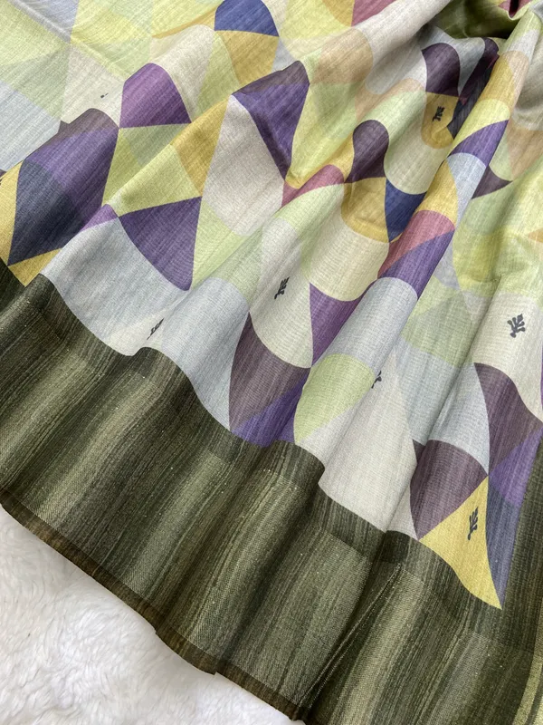 Soft_Tussar_Silk_sarees_with_Beautiful_Print_With_Attractive_Border_And_Contrast_Print_Blouse_With_Tassels