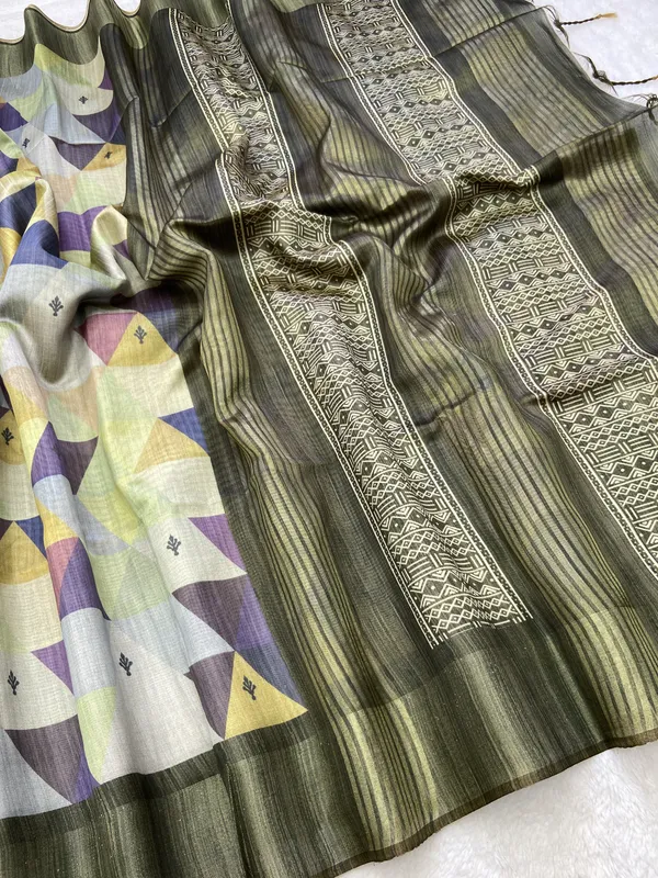 Soft_Tussar_Silk_sarees_with_Beautiful_Print_With_Attractive_Border_And_Contrast_Print_Blouse_With_Tassels