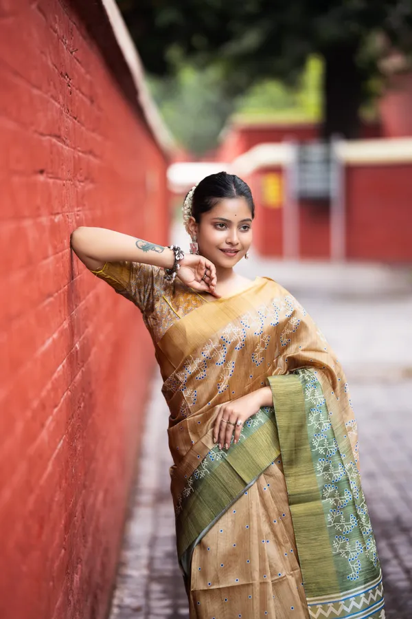 Soft_Tussar_Silk_sarees_with_Beautiful_Print_With_Attractive_Border_And_Contrast_Print_Blouse_With_Tassels