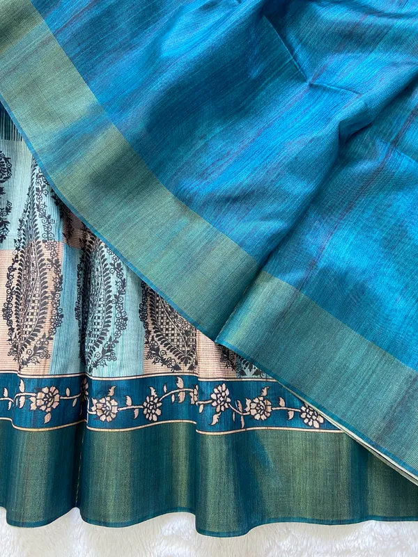 Falak_Rama_Green_–_Skyward_Navratri_Special_|_Soft_Tussar_Silk_Saree_with_Print,_Border_&_Contrast_Print_Blouse_with_Tassels